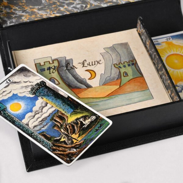 Tarot de l'Haïmé - Aperçu intérieur du coffret cuir noir - Éditions Larroque