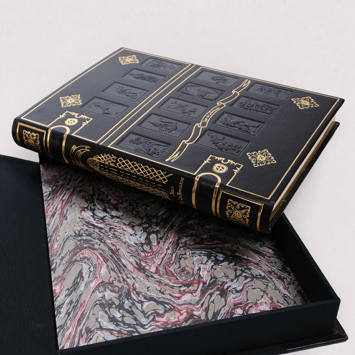 Les Fables de La Fontaine livre de collection édition LARROQUE noir coffret