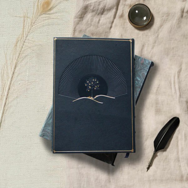Livre Le Cantique des Cantiques décor plat dos de la reliure cuir bleu marine exemplaire luxe Editions Larroque dos