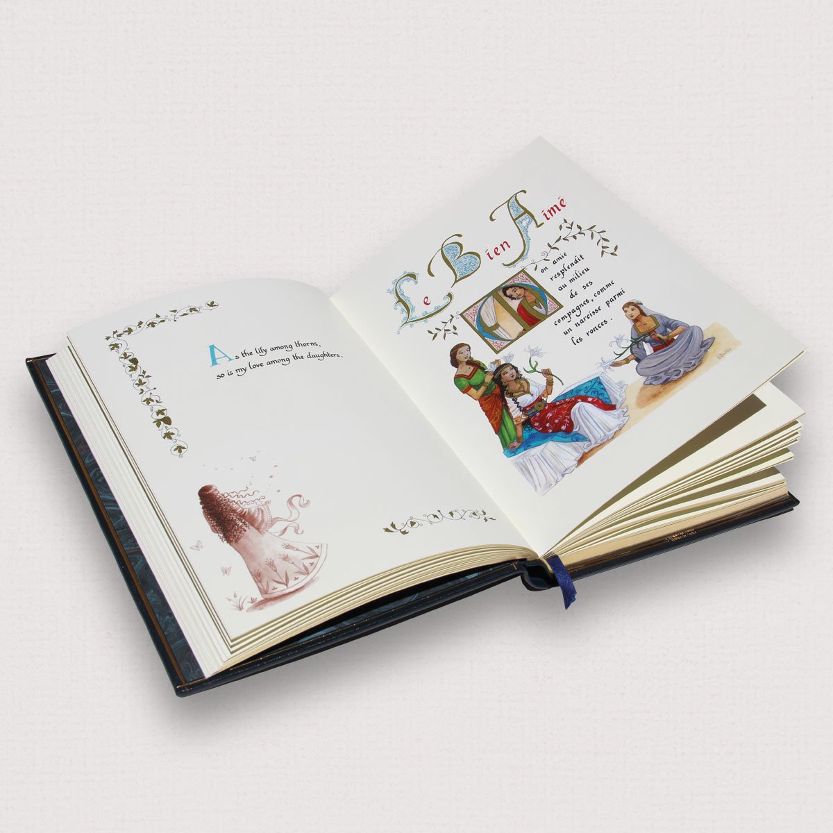 Livre ouvert Le Cantique des Cantiques, aperçu des enluminures et calligraphie des pages intérieures exemplaire luxe Editions Larroque