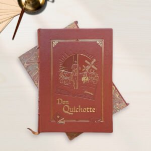 Vue de face de la reliure cuir du livre Don Quichotte, ornée de motifs rehaussées d'or